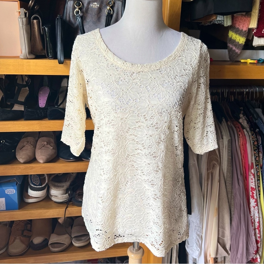 MAURICES NWOT Cream Lace Blouse with scoop neck